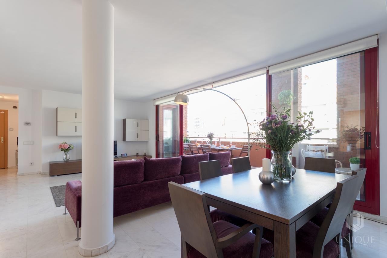 Unique - Stylish Seafront Duplex Lejlighed *