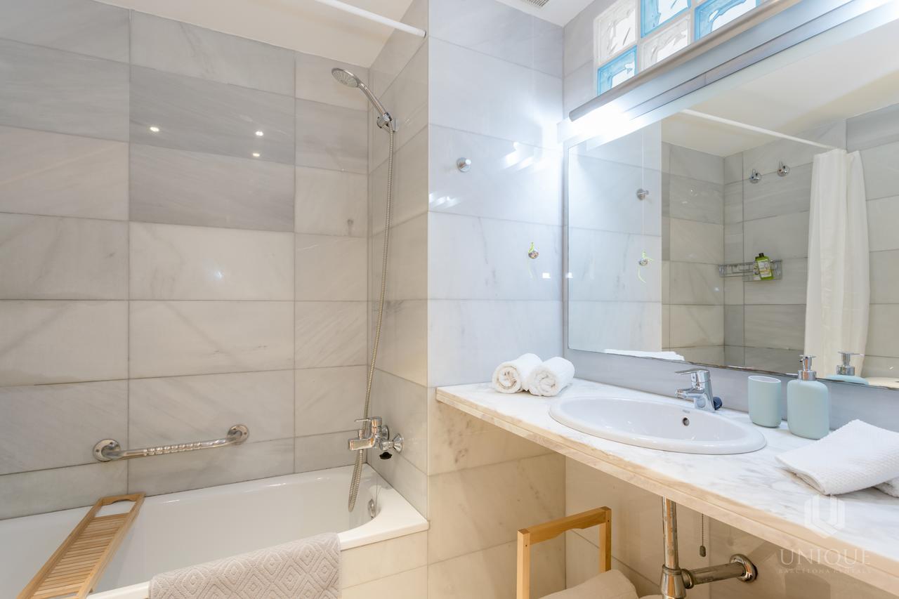 Unique - Stylish Seafront Duplex Lejlighed *