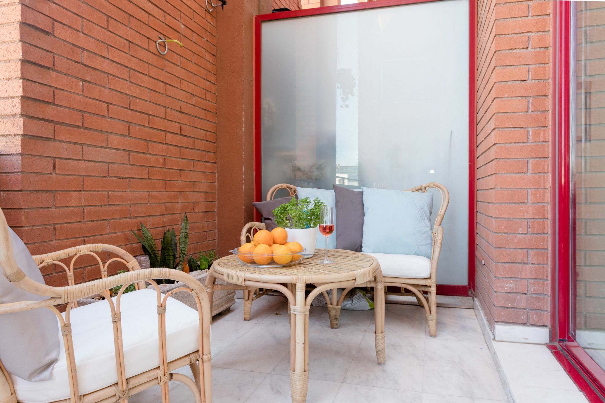 Unique - Stylish Seafront Duplex